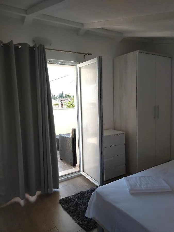 Apartment Apartman Barada Slatine